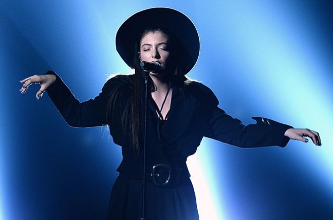Lorde Aces Tennis Court TV Debut