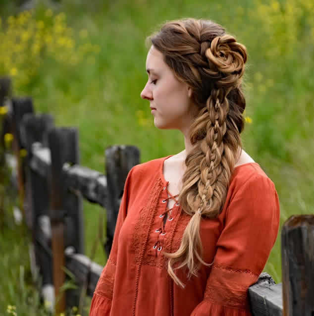 12 Flower Braids That Are Far More Beautiful Than a Bouquet