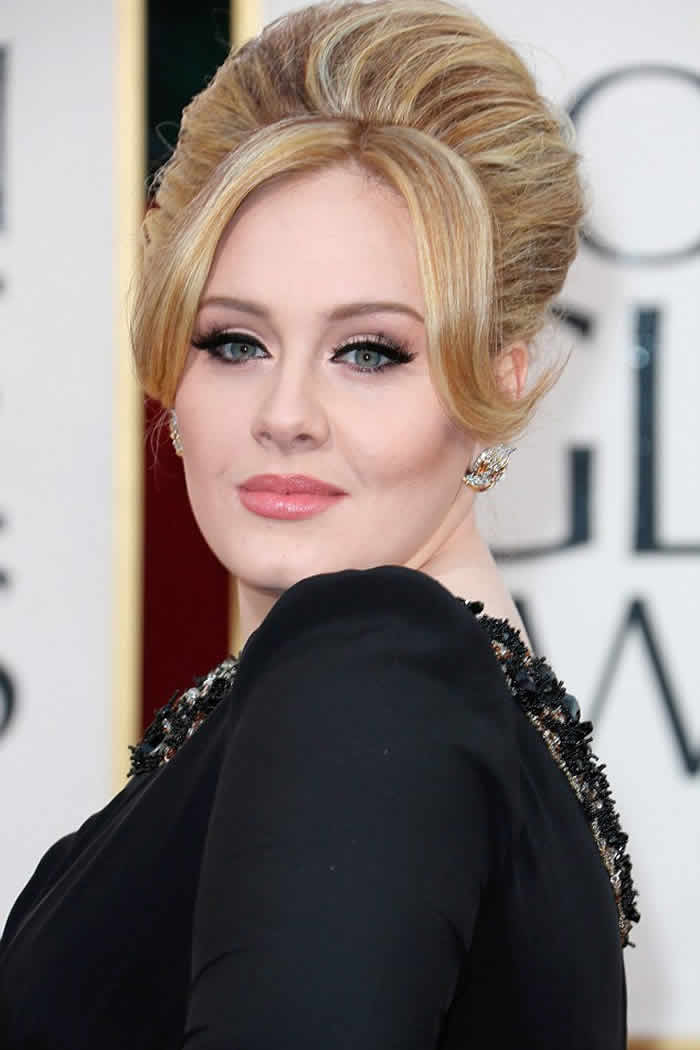 Adele freaks out over a mosquito mid-concert
