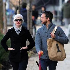 Anne Hathaway 'postpones wedding due to hair'