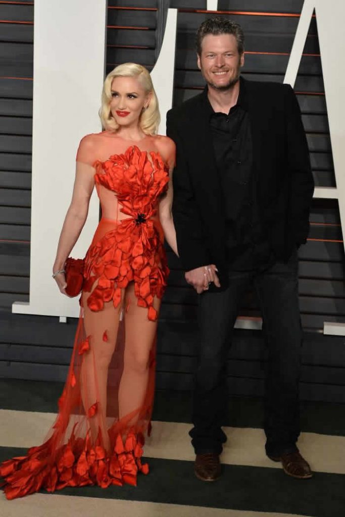 Gwen Stefani surprises crowd at Blake Shelton concert