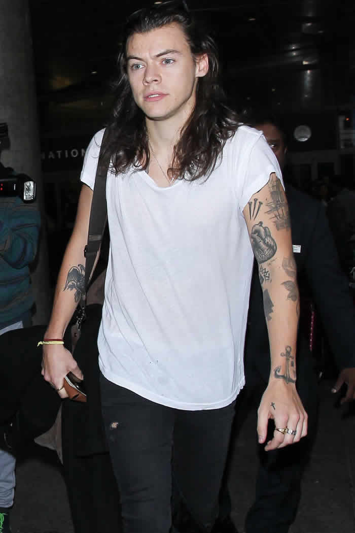 Harry Styles Left The Cutest Note For Cabin Crew After Flying First Class