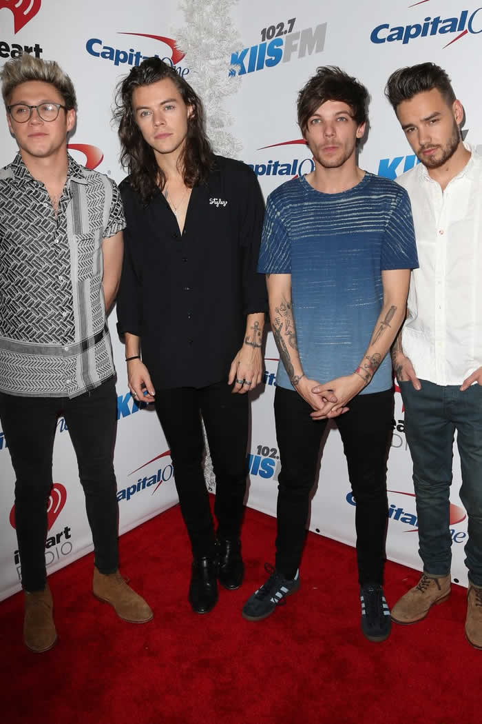 Harry Styles To Spring 'Surprise' Album On Fans: One Direction Reunion In September?