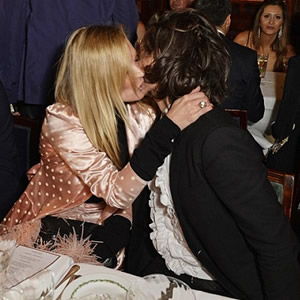 After grabbing the seat, Kate shared a friendly kiss with Harry Styles