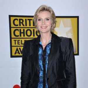 Jane Lynch To Host Fifi Awards