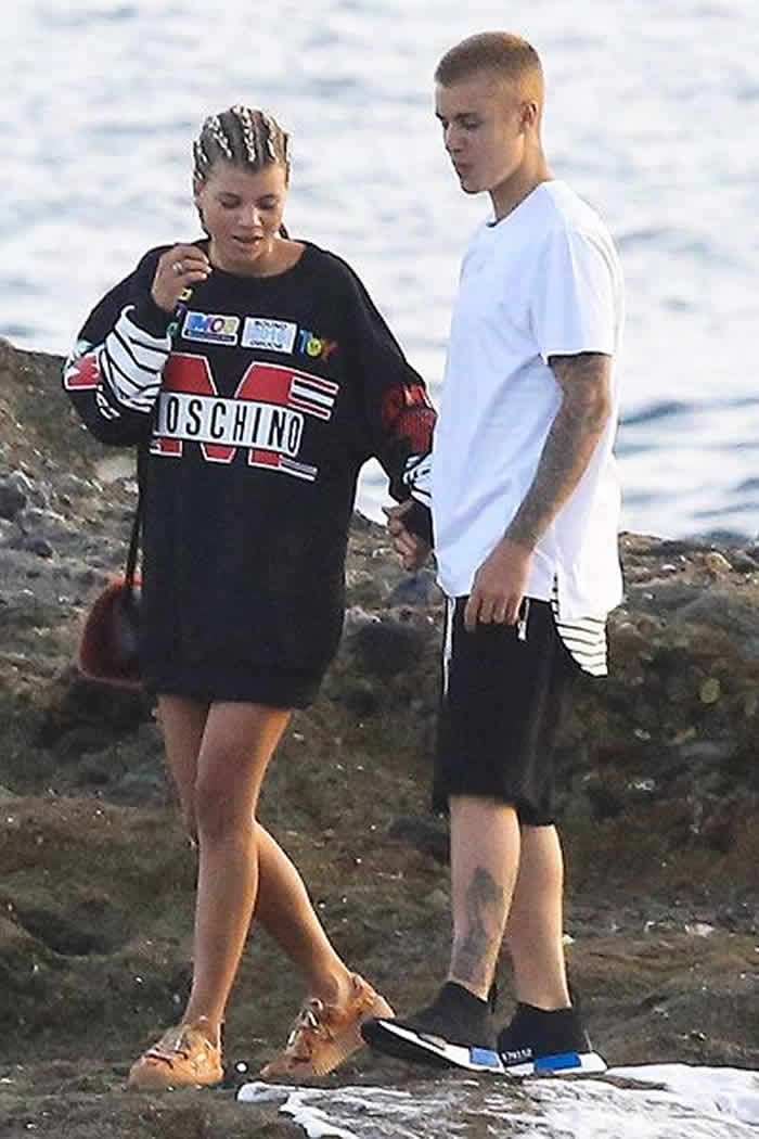 Justin Bieber Jets Off to Japan with Sofia Richie Two Weeks Before Her 18th Birthday