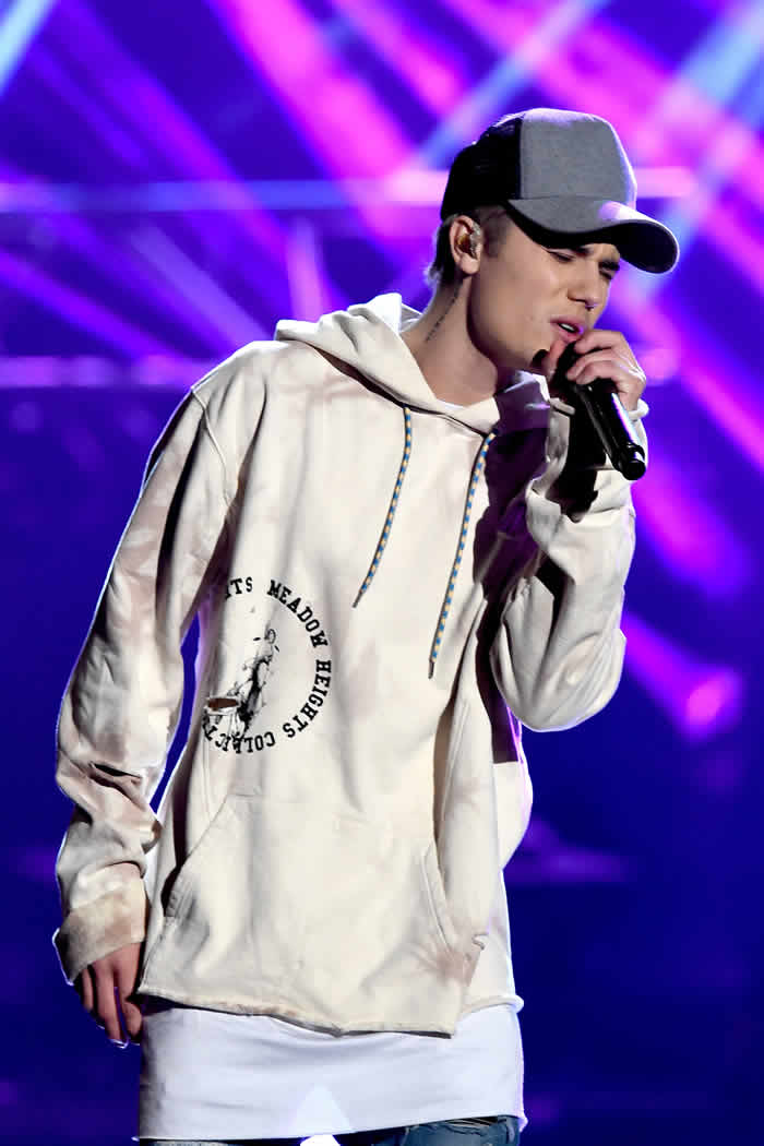 Justin Bieber Pulls out a LeBron James Jersey on Stage, Picks Cavs to Win Title