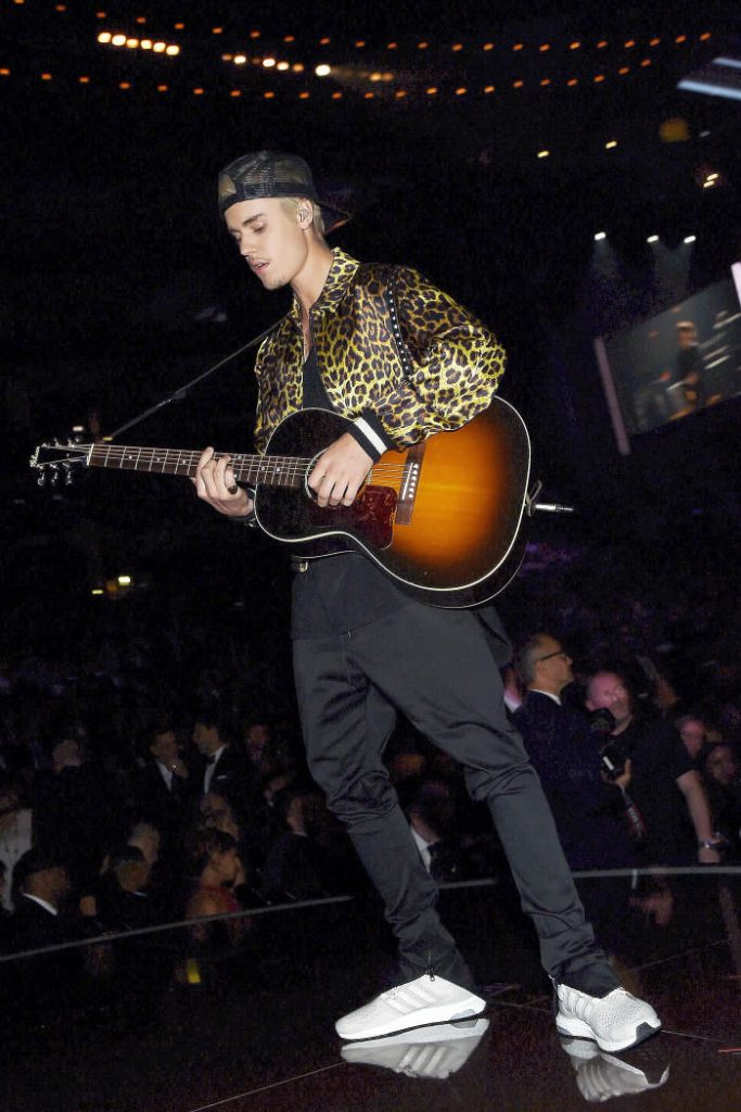 Watch: Justin Bieber Plays Impromptu Piano Set at Toronto Pub