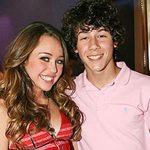 Nick Jonas and Miley Cyrus back again!
