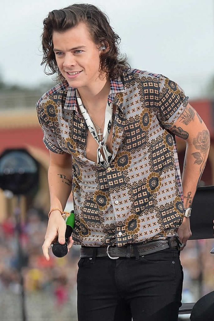 One Direction's Harry Styles has a new GIRLFRIEND? Pictures!