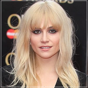 Pixie Lott debuts her new fringe at Olivier Awards
