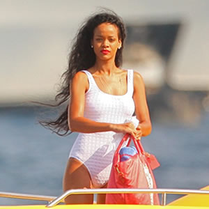 Rihanna And Chris Brown Enjoy Dinner Date