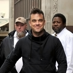 Robbie Williams Is Too Muscular for Clothes