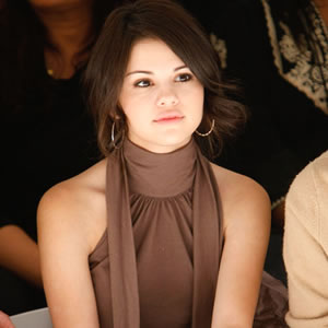 Selena Gomez turn into Fashion Designer