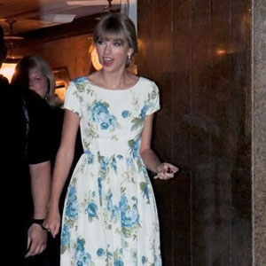 Taylor Swfit Loves Vintage Dressing