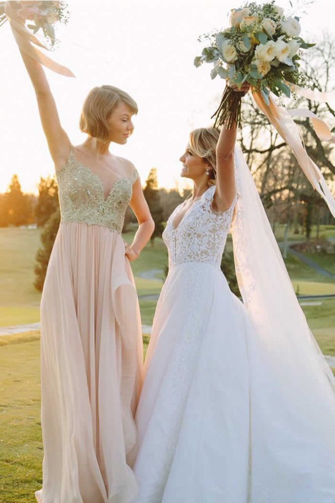 Taylor Swift Gives Sweet Speech, Sings and Dances at Her Best Friendâ€™s Wedding