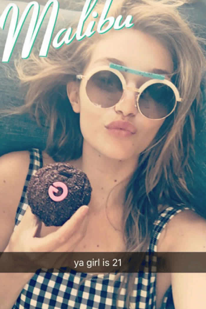 Gigi Hadid 's 21st birthday made festive by Taylor & Zayn on a Private Plane!