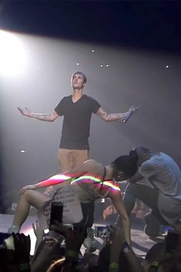 Watch Justin Bieber Perform 'Let Me Love You' at the 2016 AMAs