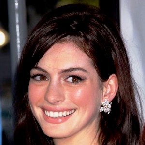 Latest Oscars News | Anne Hathaway hosting Oscars!