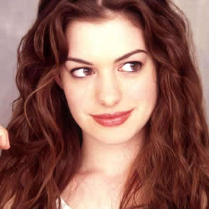 Anne Hathaway thanks Melissa Leo for F-Bomb