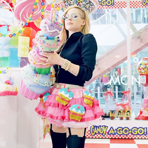 Avril Lavigne 'Hello Kitty' Video Is An Embarrassment In Any Language
