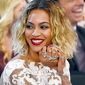 Beyonce Wears $10m Diamonds to Grammys