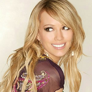 Hilary Duff Got Engaged To Mike Comrie