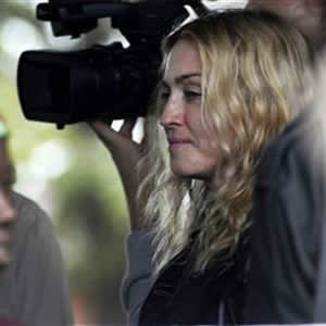 Madonna not giving up fight to adopt girl