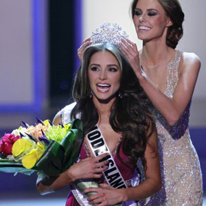 Olivia Culpo Criticized By India For Taj Mahal Photo Shoot