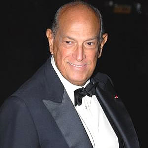 Oscar De La Renta, Still Fashion Student