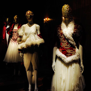 Met Museum pays tribute to late Alexander McQueen - Fashion News