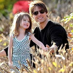 Suri Selects Dresses For Her Papa, Tom Cruise