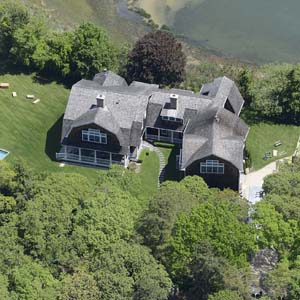 Khloe & Kourtney Kardashian To Rent Hamptons Home