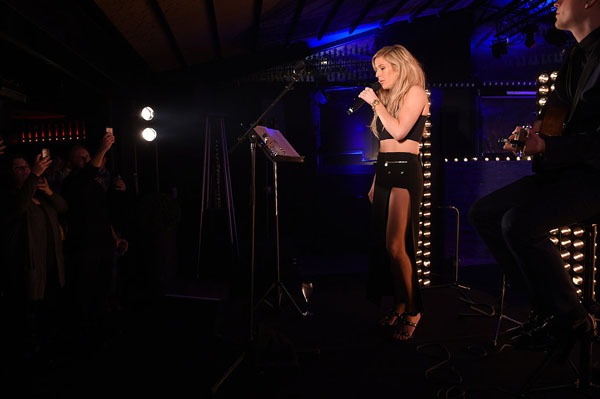 Ellie Goulding performing