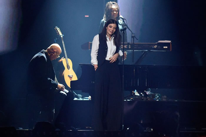 Lorde took to the stage, wearing Saint Laurent by Hedi Slimane, to perform during the David Bowie tribute