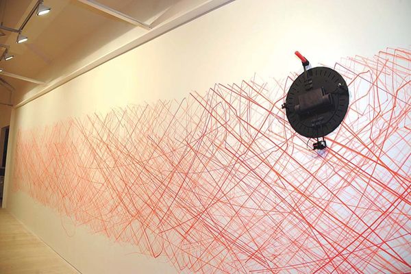 Contemporary Offshoot by Hugo Boss - Drawing robot