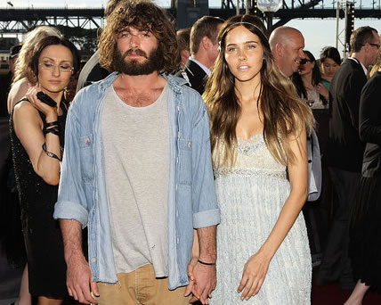 Angus Stone, Isabel Lucas