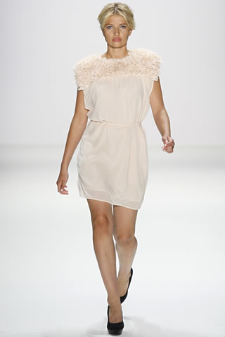 30paarhaende MBFW Summer Collection 2011
