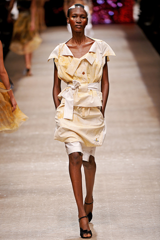 Vivienne Spring 2010 Ready To Wear Collection