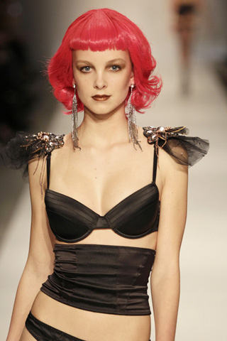 HunkemÃ¶ller collection amsterdam fashion week 2011