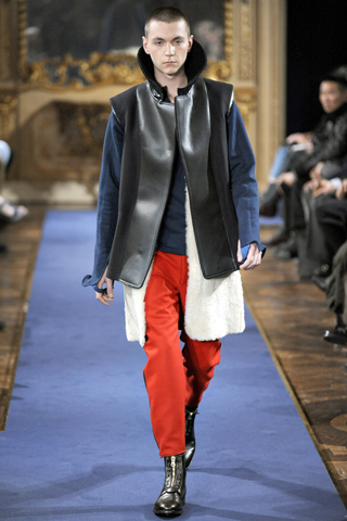 Alexander McQueen Fall Collection 2011