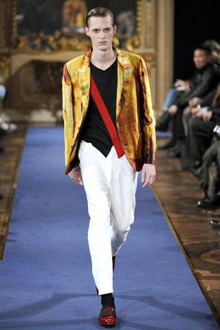 Fall 2011 Collection By Alexander McQueen