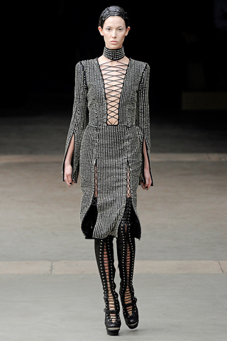 alexander mcqueen ready to wear fall 2011 collection 18
