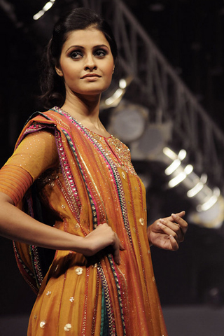 2010 ready to wear collection at Bangalore fashion week by Anju Modi's
