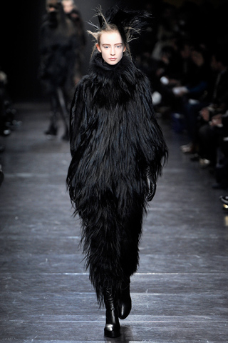 Ann Demeulemeester RTW Fall 2011 Collection Gallery 19