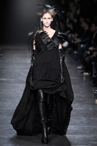 Ann Demeulemeester RTW Fall 2011 Collection Gallery 21