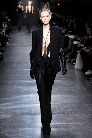 Ann Demeulemeester RTW Fall 2011 Collection Gallery 25