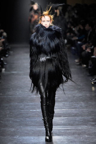 Ann Demeulemeester RTW Fall 2011 Collection Gallery 30