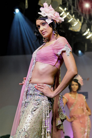 2010 Archana kochhar Collection at Bangalore fashion week