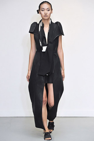 Atelier Gustavo Lins Prese nted Haute Couture 2010 Collection at Paris Fashion Week